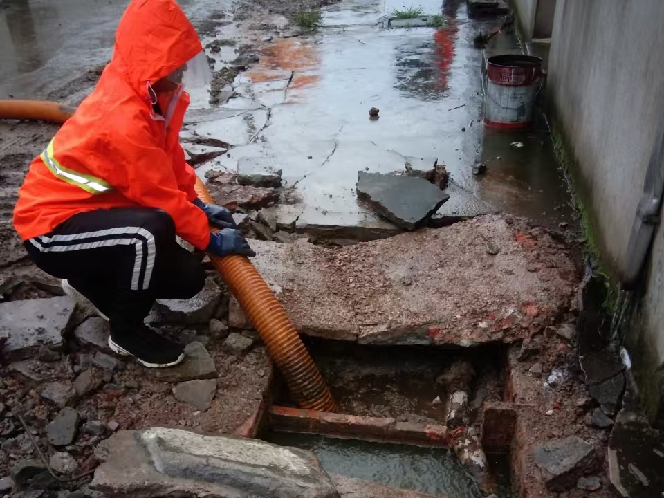 漳浦专业清理污水池 炜誉市政以规范流程守护城市 “肠道”